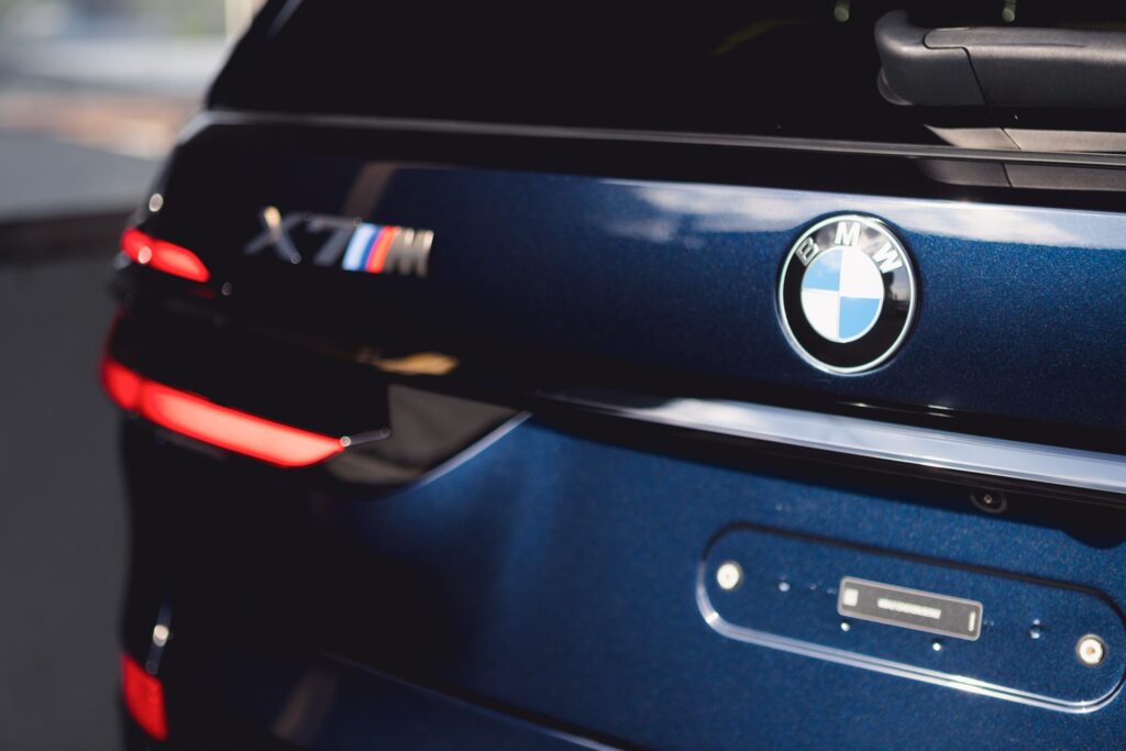 Głęboki połysk lakieru BMW X7 M po aplikacji powłoki ceramicznej – Bielsko-Biała